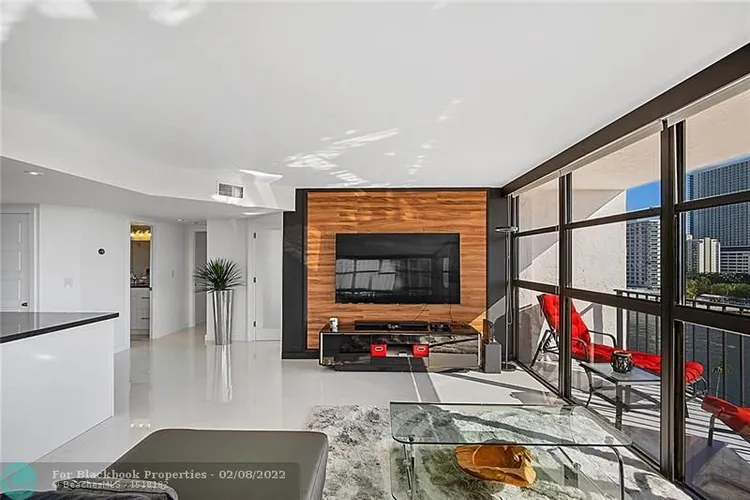 200 Leslie Condo #1030 image #6