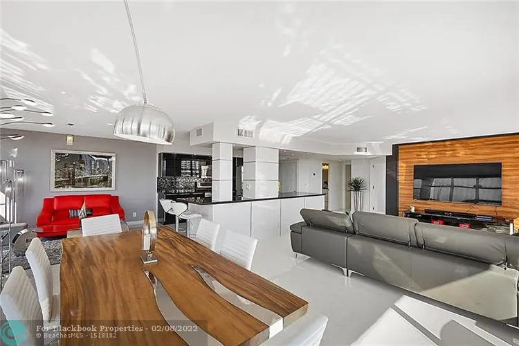 200 Leslie Condo #1030 image #9