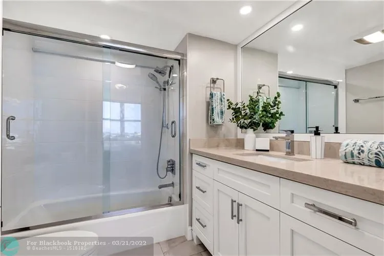 Embassy Towers #5-D image #17