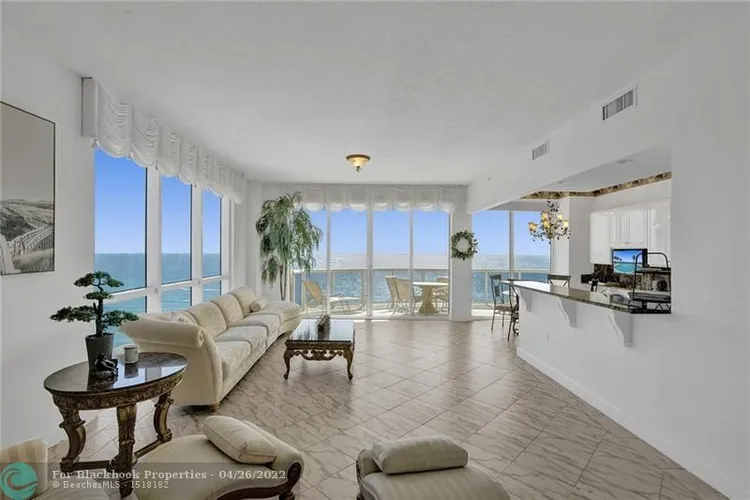 L'Ambiance #2402 image #10