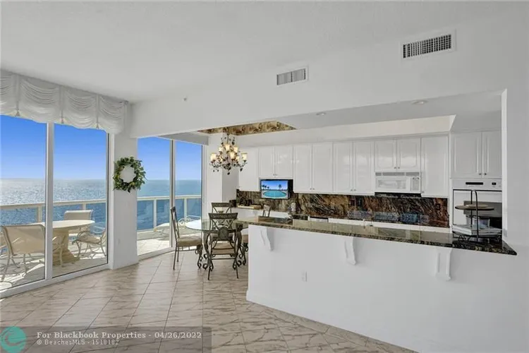 L'Ambiance #2402 image #16