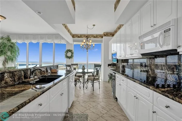 L'Ambiance #2402 image #17