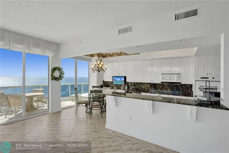 L'Ambiance #2402 image #18