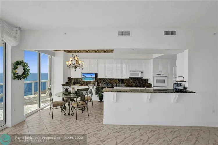 L'Ambiance #2402 image #19