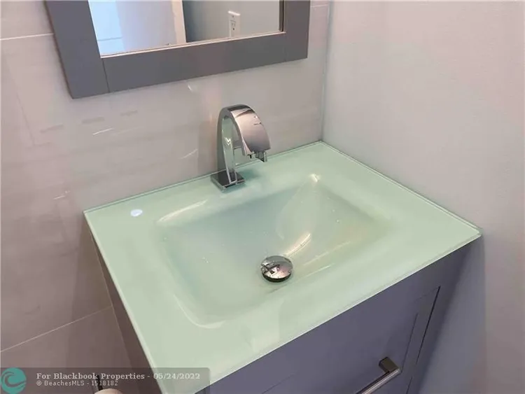 Alexander Towers #1104 image #9