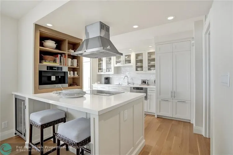 Plaza South #7P image #10