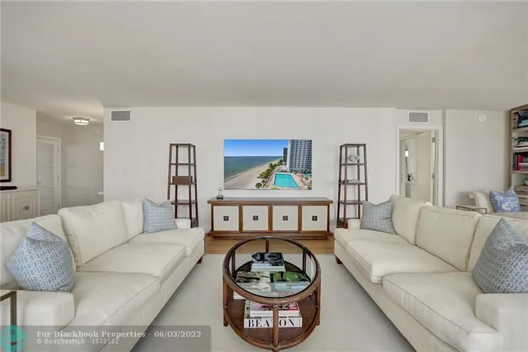 Plaza South #7P image #15