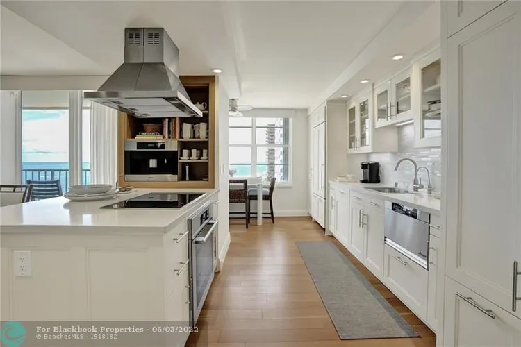 Plaza South #7P image #22