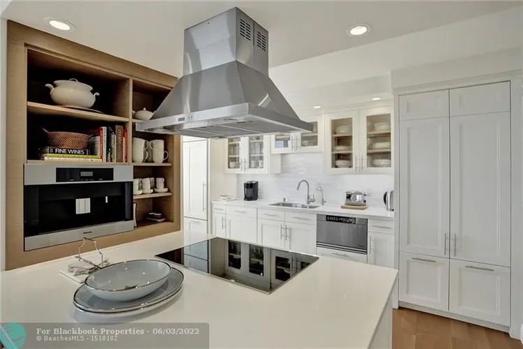 Plaza South #7P image #23