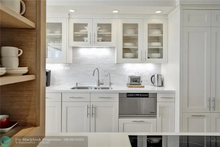 Plaza South #7P image #24