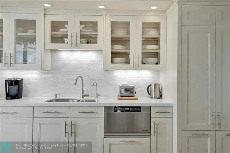 Plaza South #7P image #25