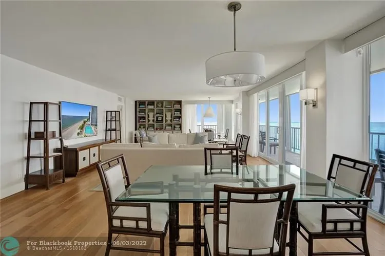 Plaza South #7P image #26