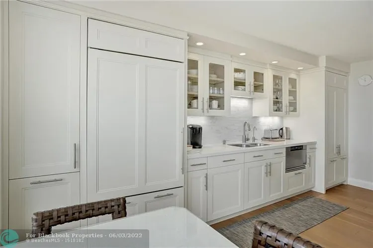 Plaza South #7P image #29