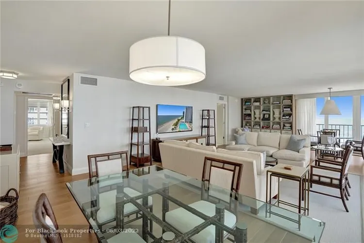 Plaza South #7P image #31