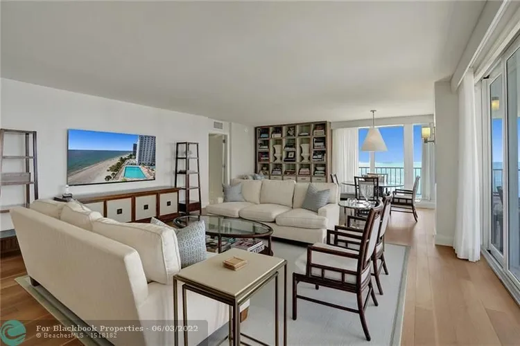 Plaza South #7P image #32