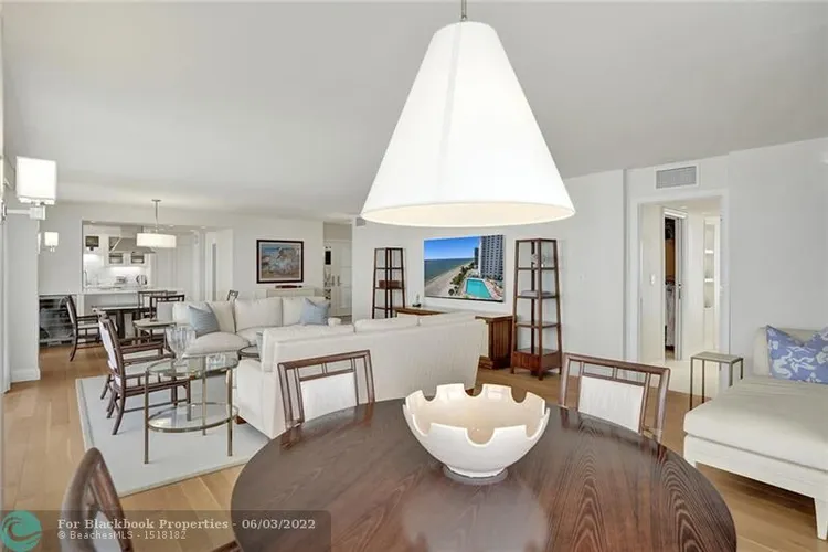 Plaza South #7P image #33