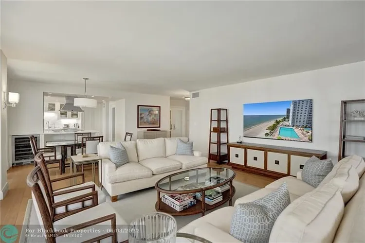 Plaza South #7P image #37