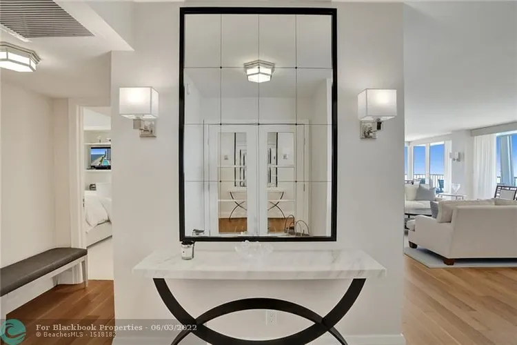 Plaza South #7P image #9