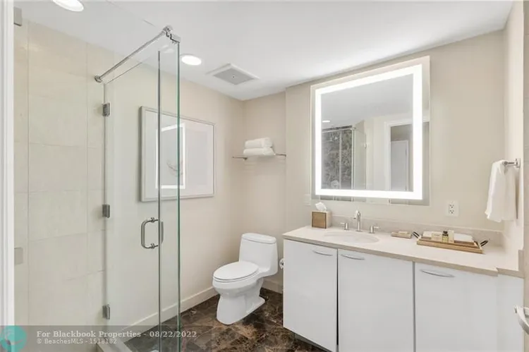 Hilton Q Club #1612 image #8