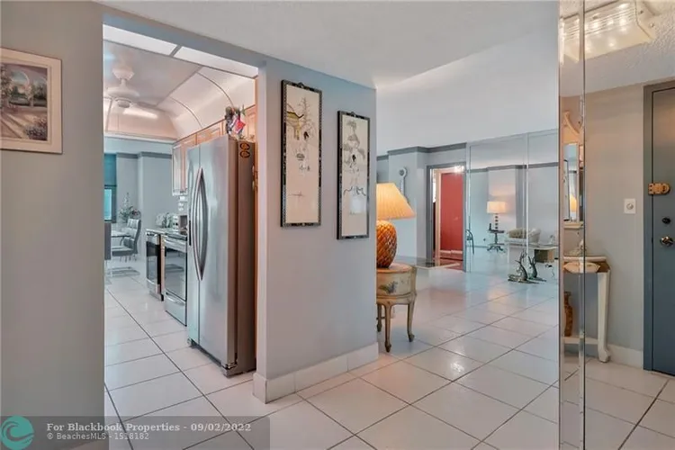 Prince George Condo #18A image #10