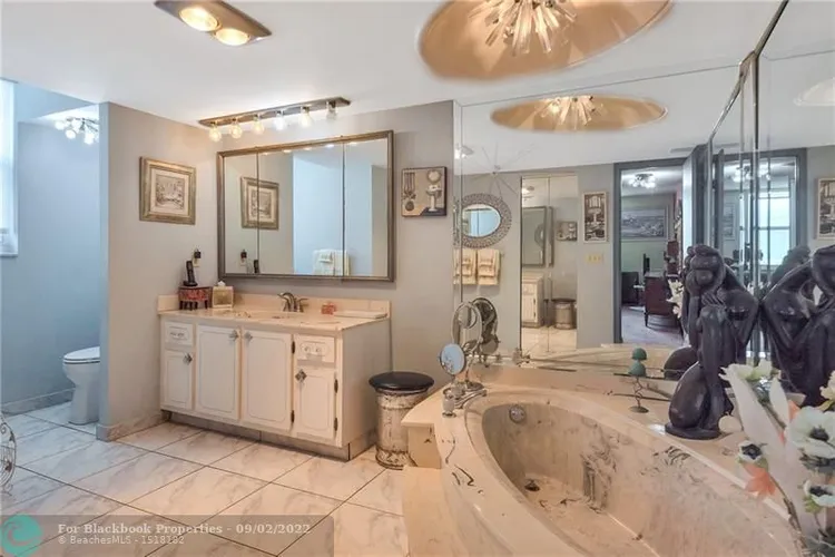 Prince George Condo #18A image #24