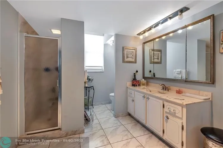 Prince George Condo #18A image #27