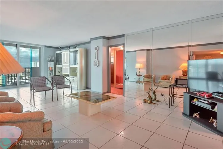 Prince George Condo #18A image #9