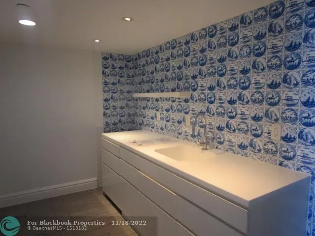 Mondrian #1016 image #6