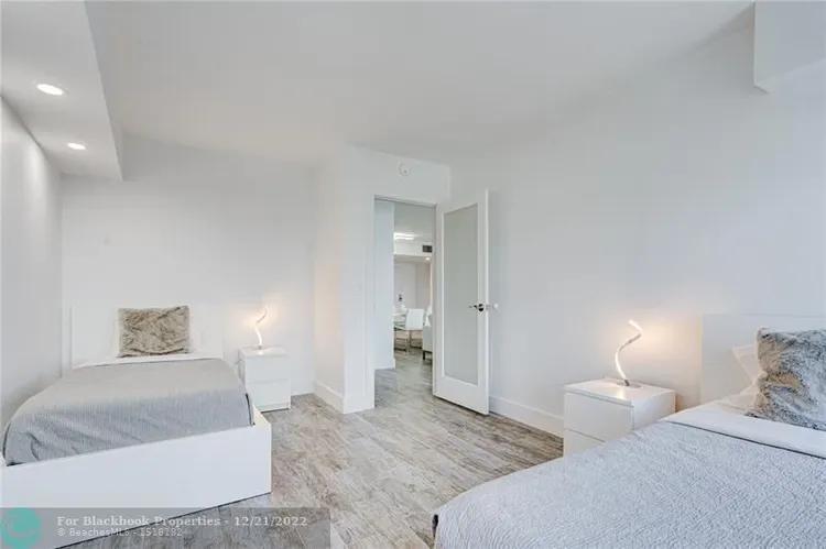 Roney Palace #926 image #22