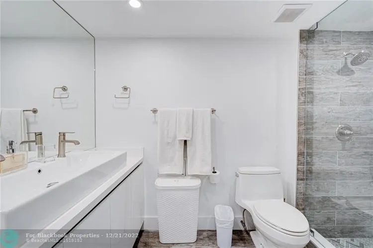 Roney Palace #926 image #27