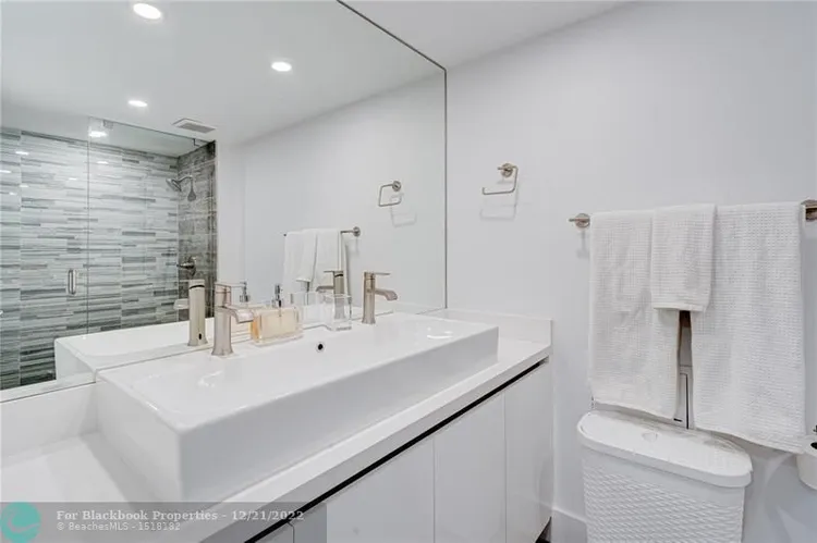 Roney Palace #926 image #28