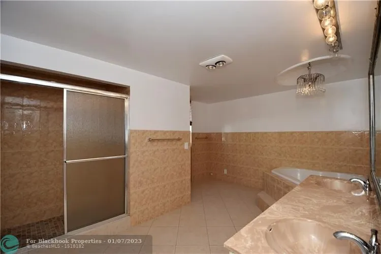 Prince George Condo #PH-C image #13