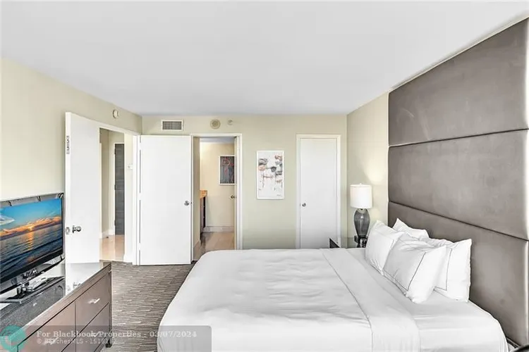 Gallery One DoubleTree #1224 image #20