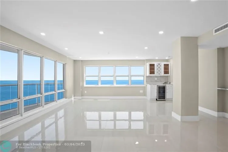 Southpoint Towers #1901N image #10