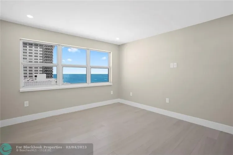 Southpoint Towers #1901N image #12