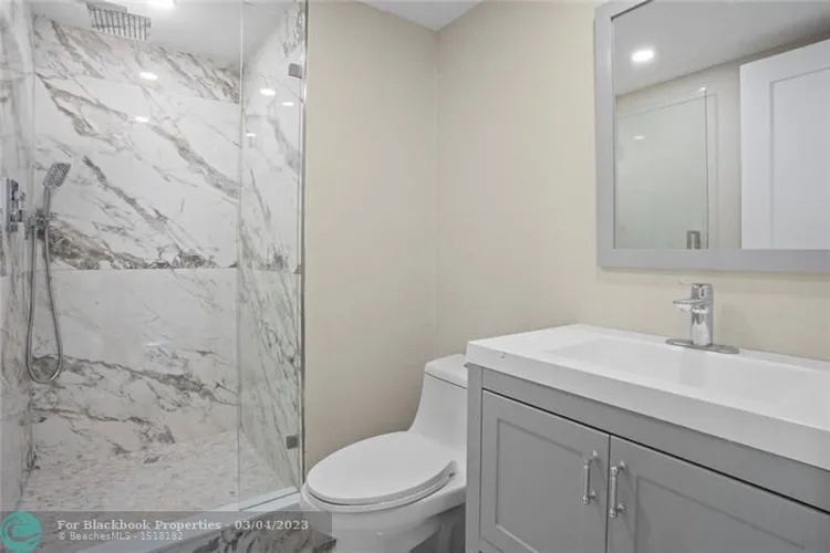 Southpoint Towers #1901N image #16