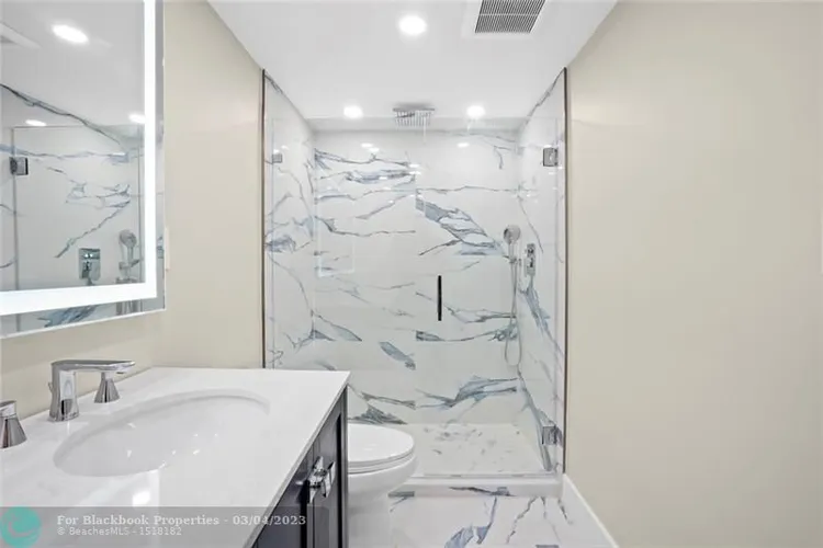 Southpoint Towers #1901N image #17