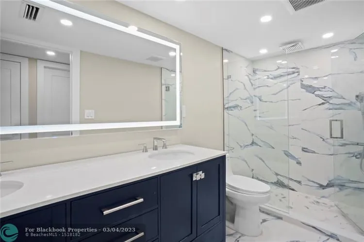 Southpoint Towers #1901N image #18