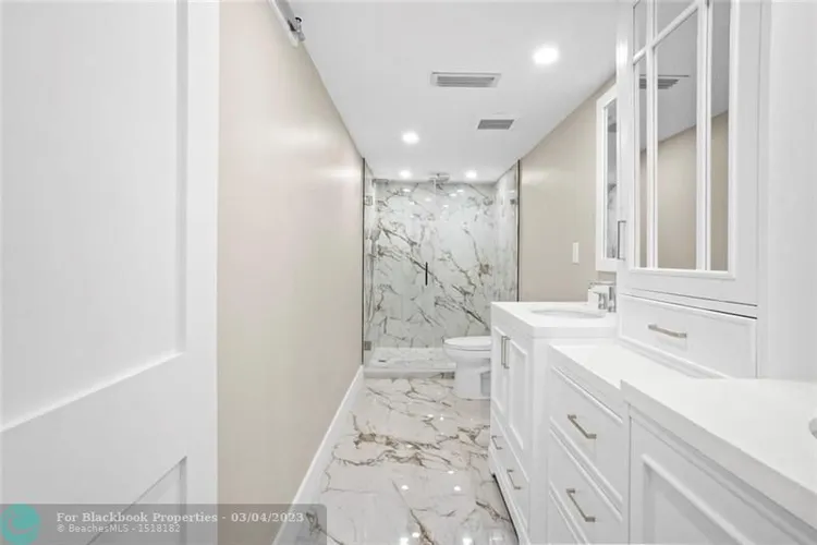 Southpoint Towers #1901N image #20