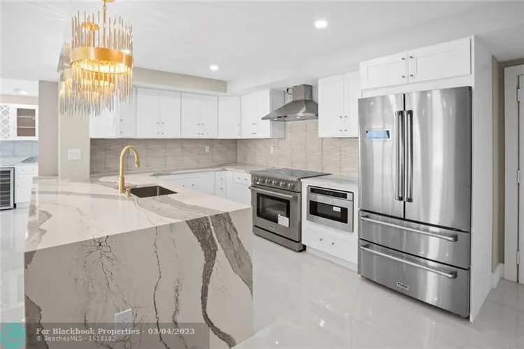 Southpoint Towers #1901N image #7