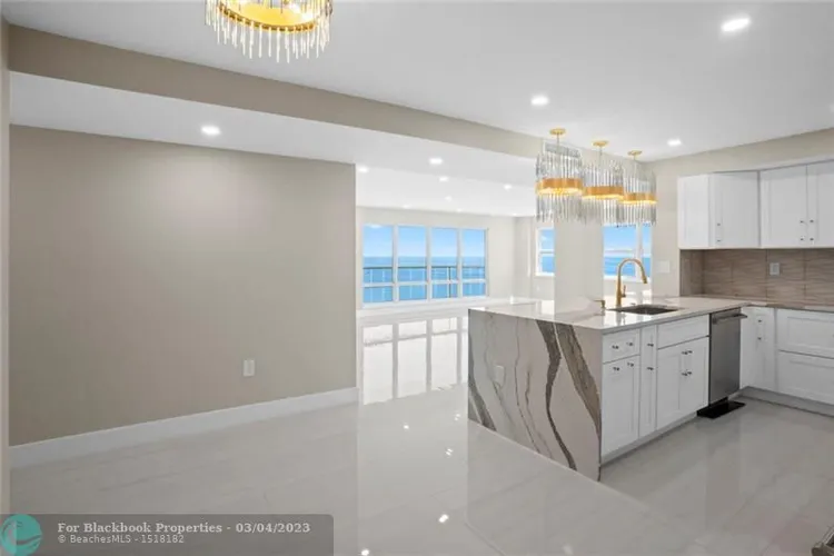 Southpoint Towers #1901N image #9