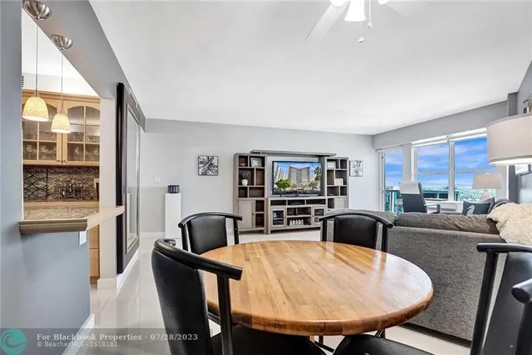 Royal Ambassador #1712 image #19