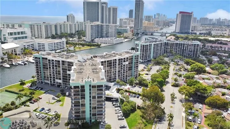 Towers of Oceanview East #925 image #20