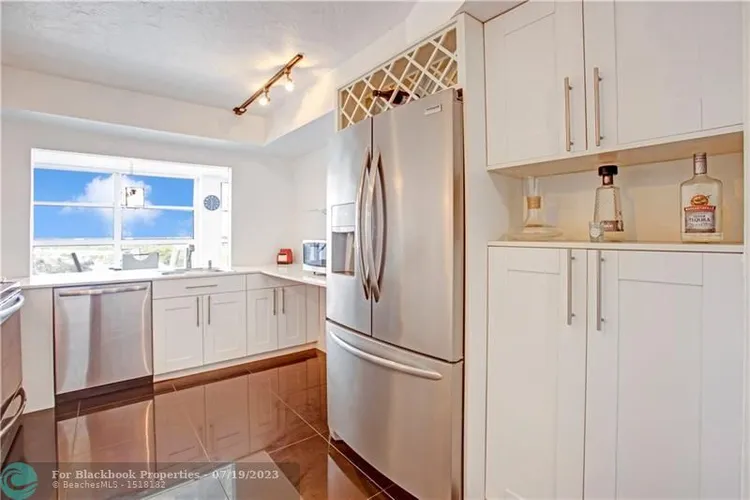 Towers of Oceanview East #925 image #9
