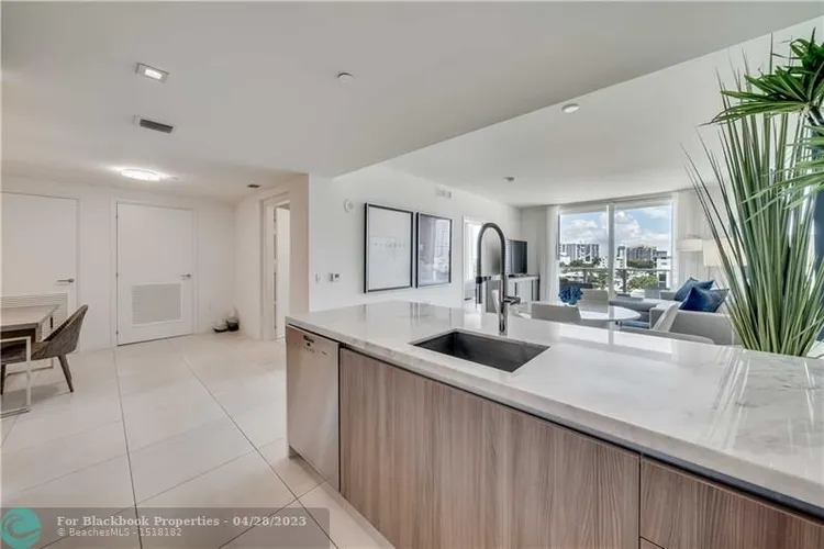 Tiffany House #610 image #14