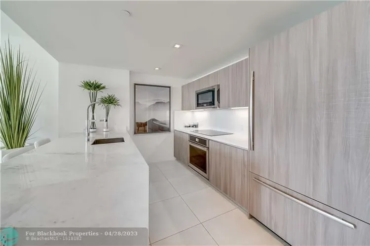 Tiffany House #610 image #15