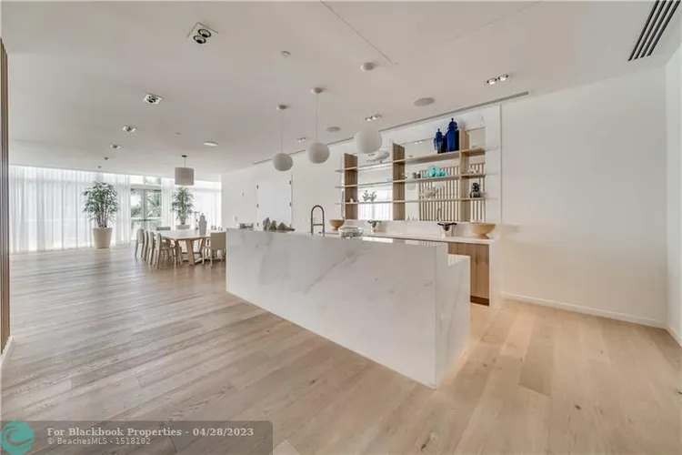 Tiffany House #610 image #27