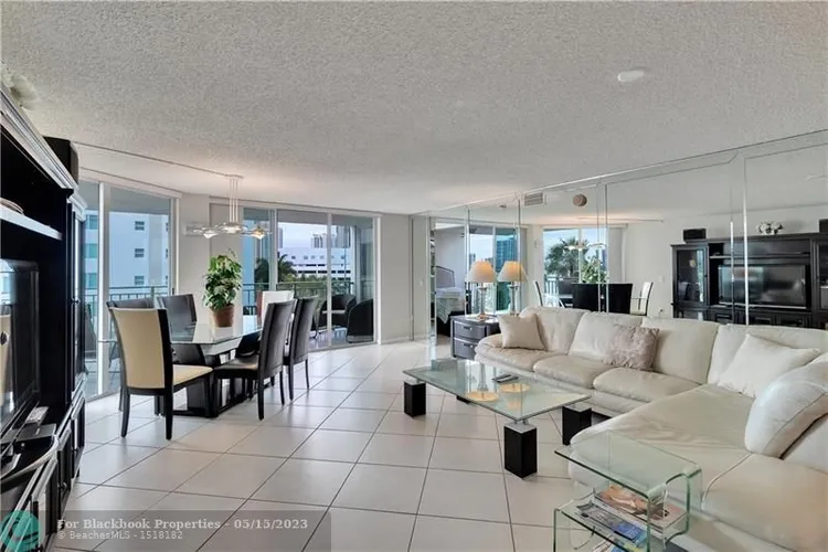 Le Montcalm #402 image #10