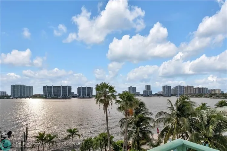 Le Montcalm #402 image #12