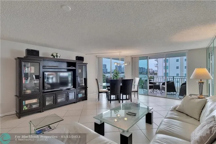 Le Montcalm #402 image #15